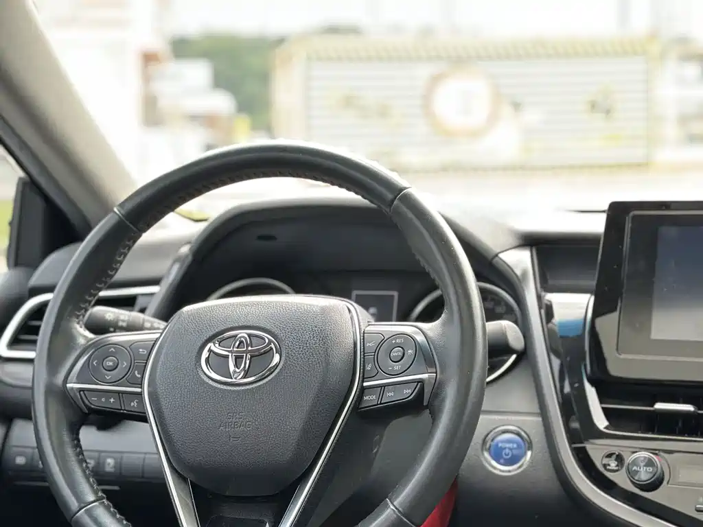 Toyota Camry — миниатюра 11