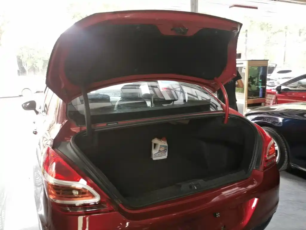 Peugeot 308 — миниатюра 19