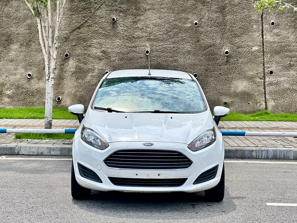 Ford Fiesta 2013 1.5L MT