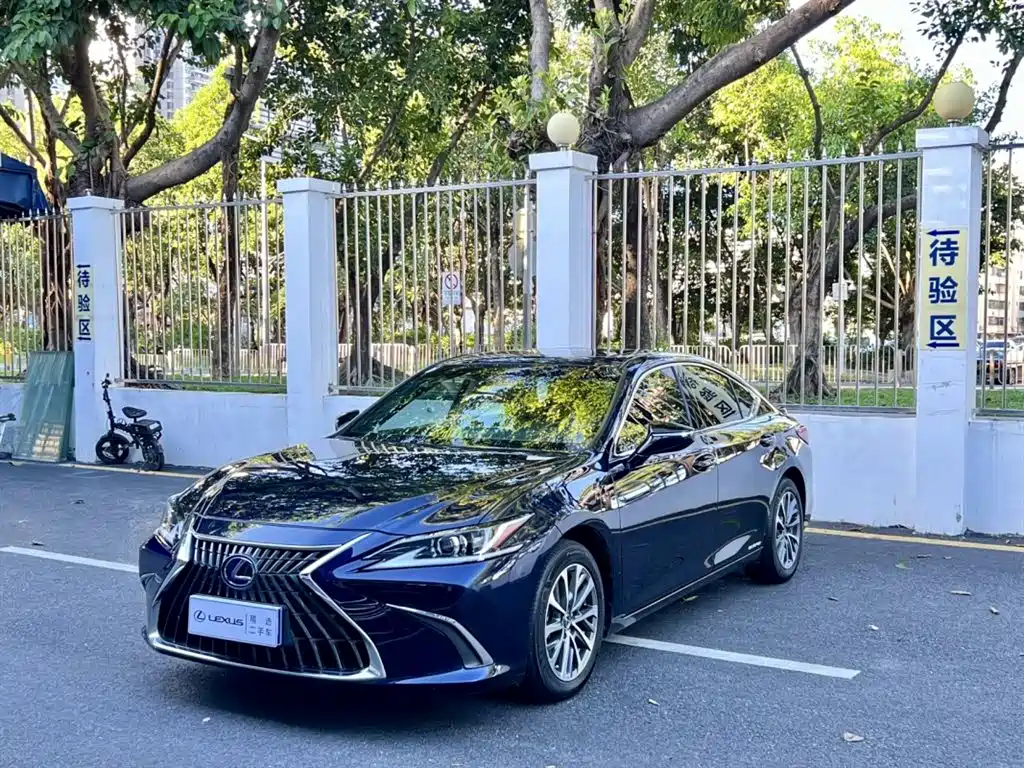 LEXUS  ES