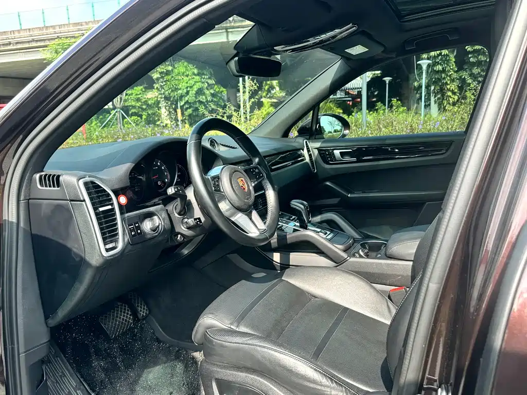 Porsche Cayenne — миниатюра 12