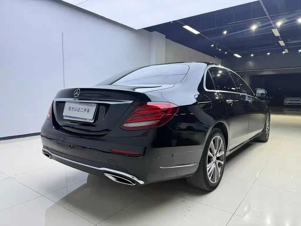 Mercedes-Benz E-Class — миниатюра 9