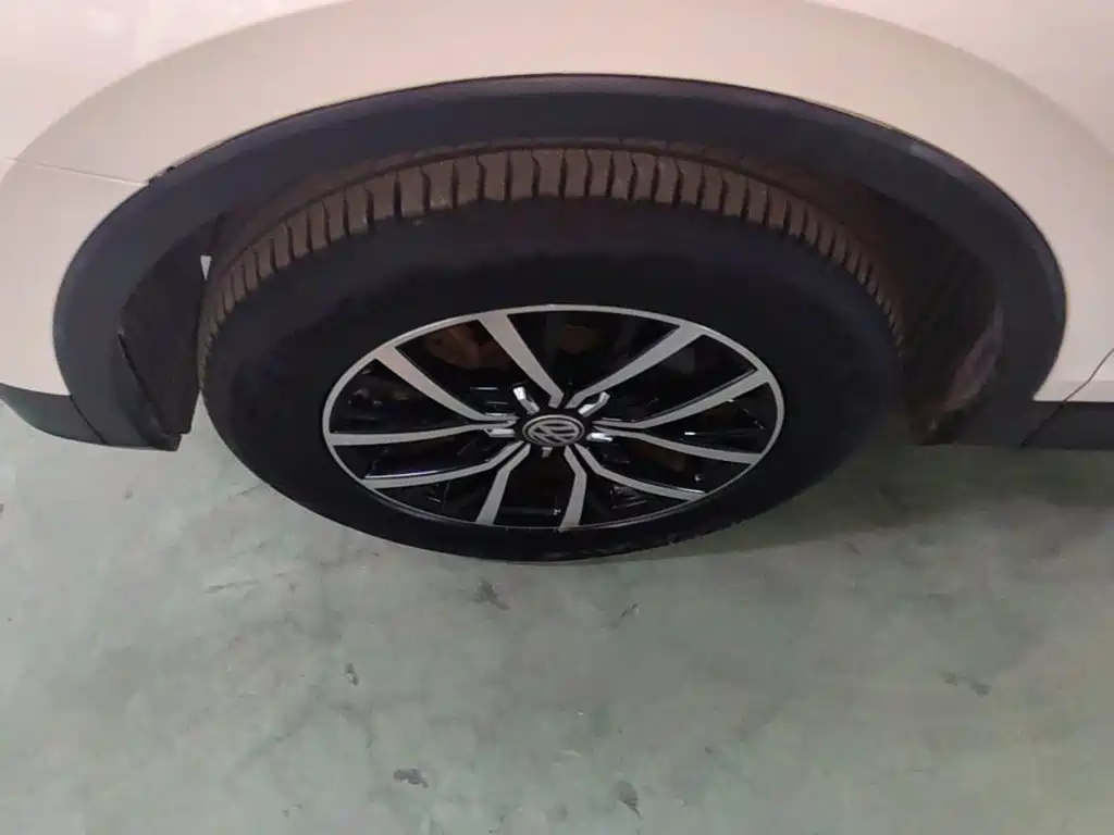 Volkswagen Tiguan L — миниатюра 23