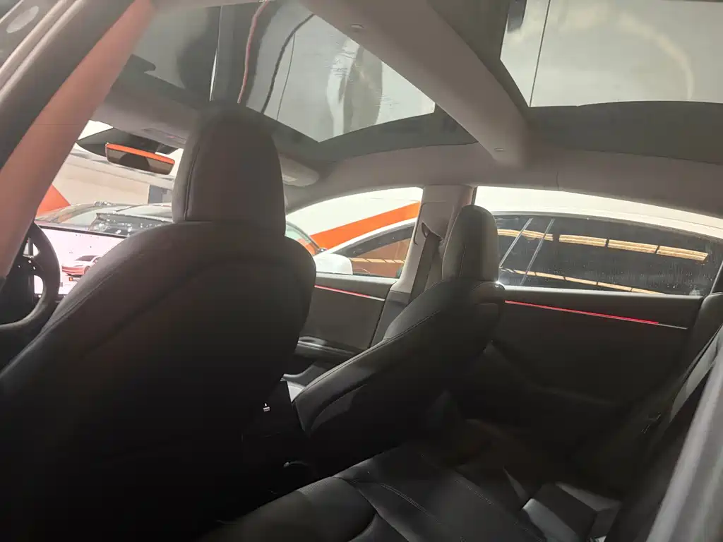 Tesla Model 3 — миниатюра 5