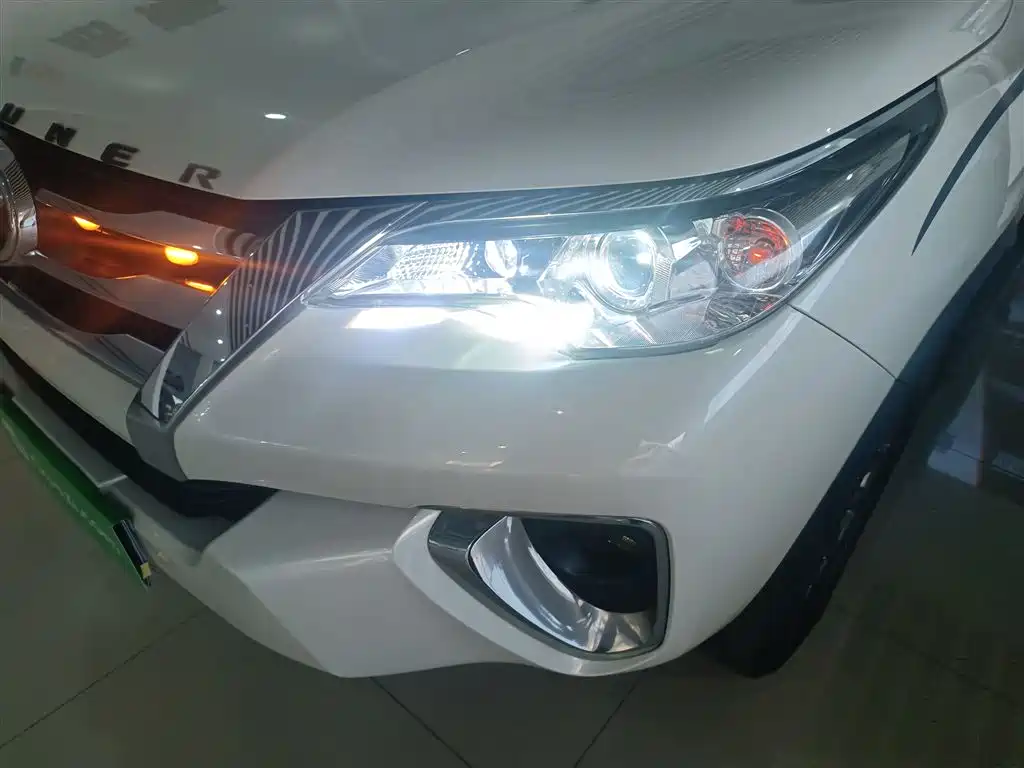 Toyota Fortuner — миниатюра 24