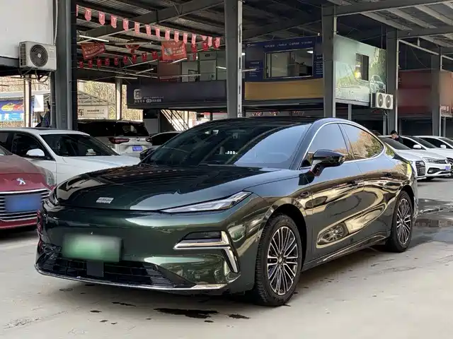 2025 Geely Galaxy Xingyao 8