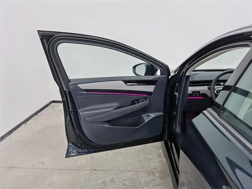 VOLKSWAGEN ID.7 VIZZION