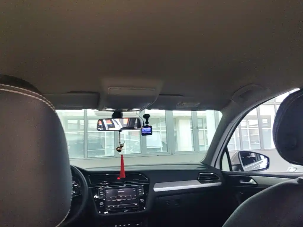 Volkswagen Tiguan L — миниатюра 18
