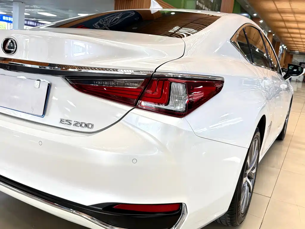 Lexus ES — миниатюра 31