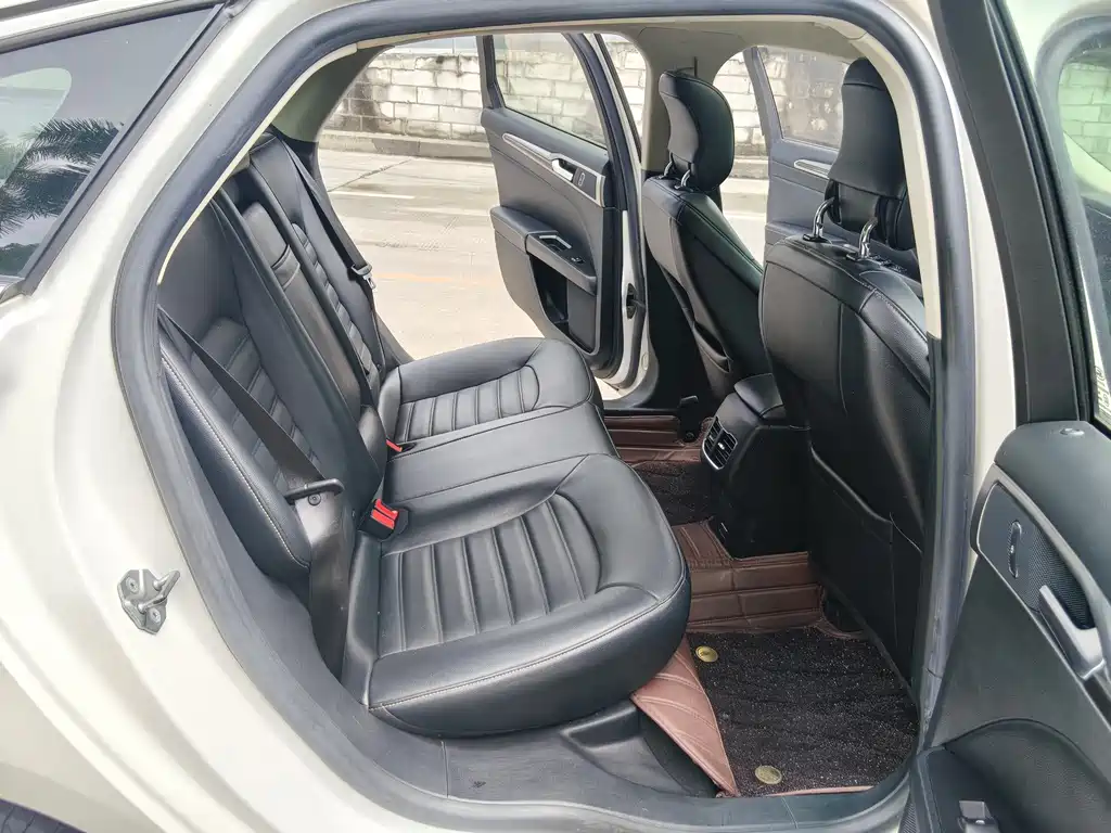 Ford Mondeo — миниатюра 12