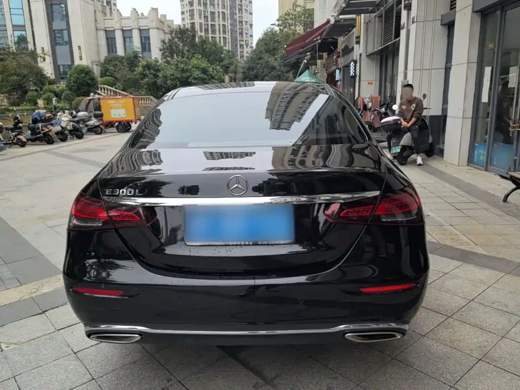 Mercedes-Benz E-Class — миниатюра 6