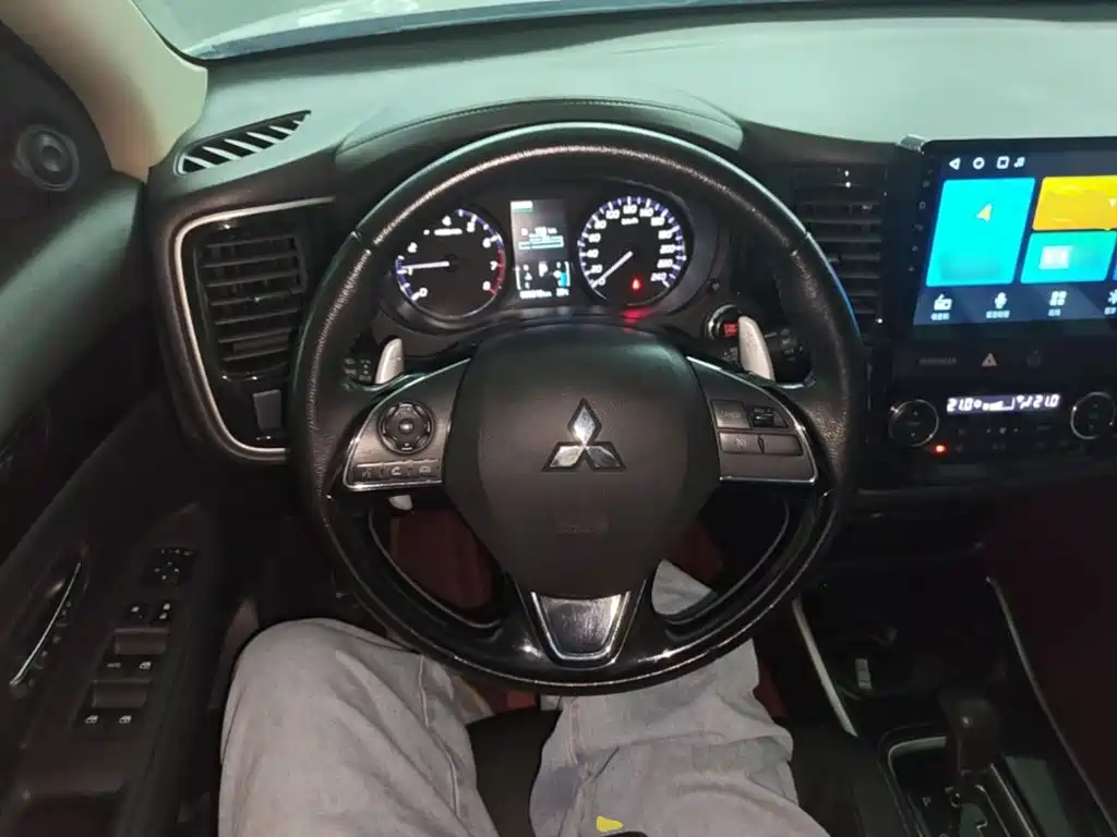 Mitsubishi Outlander — миниатюра 11