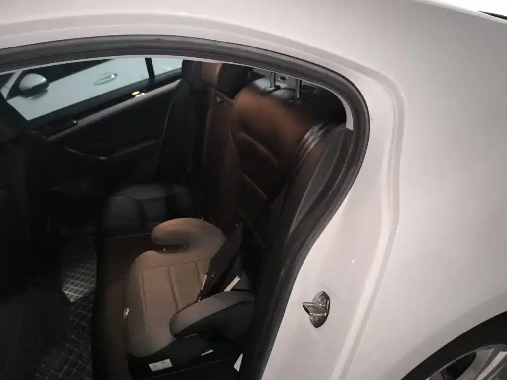 Volkswagen Sagitar — миниатюра 15