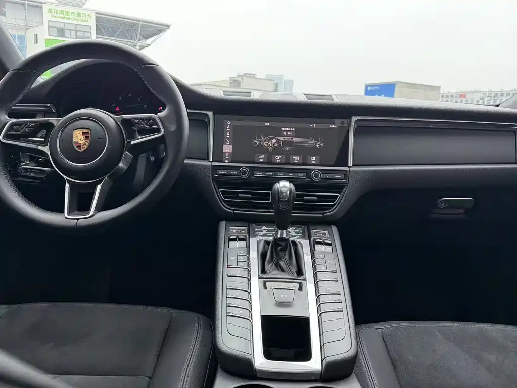 Porsche Macan — миниатюра 9
