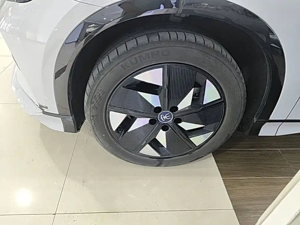 BYD L EV — миниатюра 23