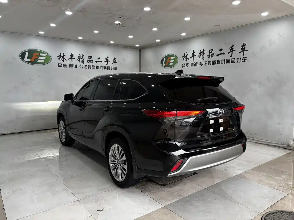 TOYOTA HIGHLANDER
