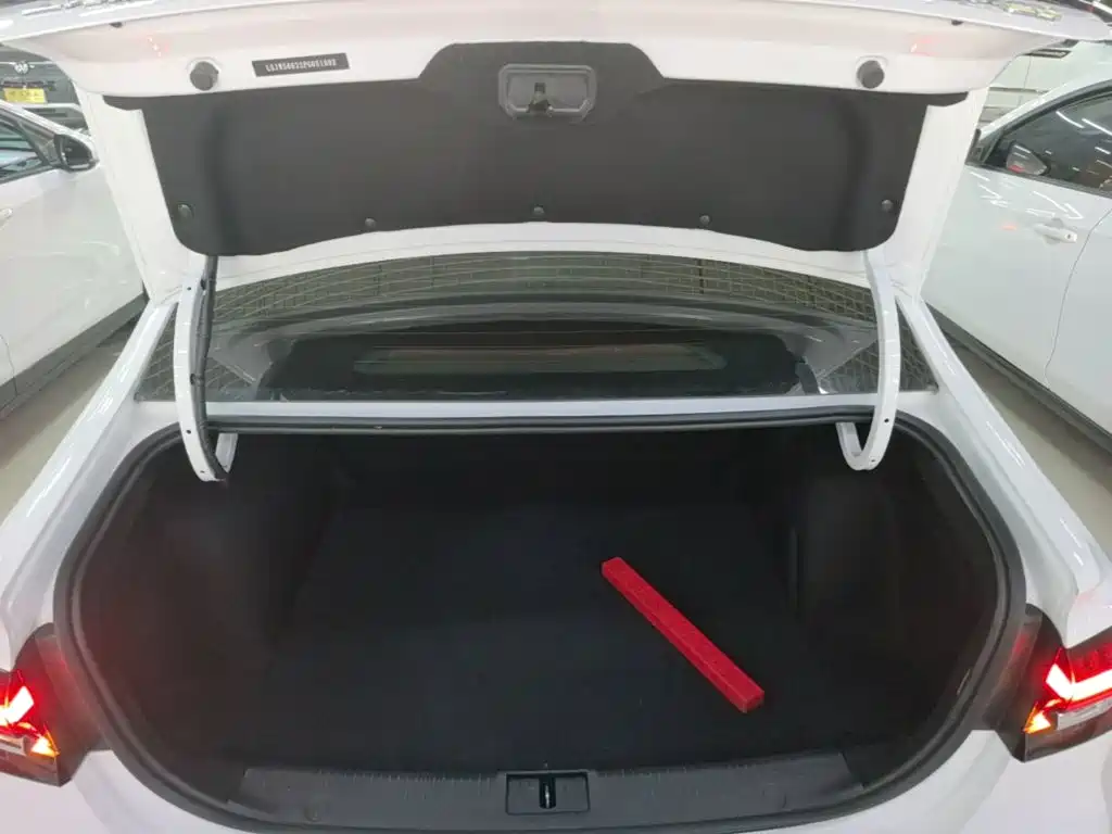 Roewe i6 MAX New Energy — миниатюра 19