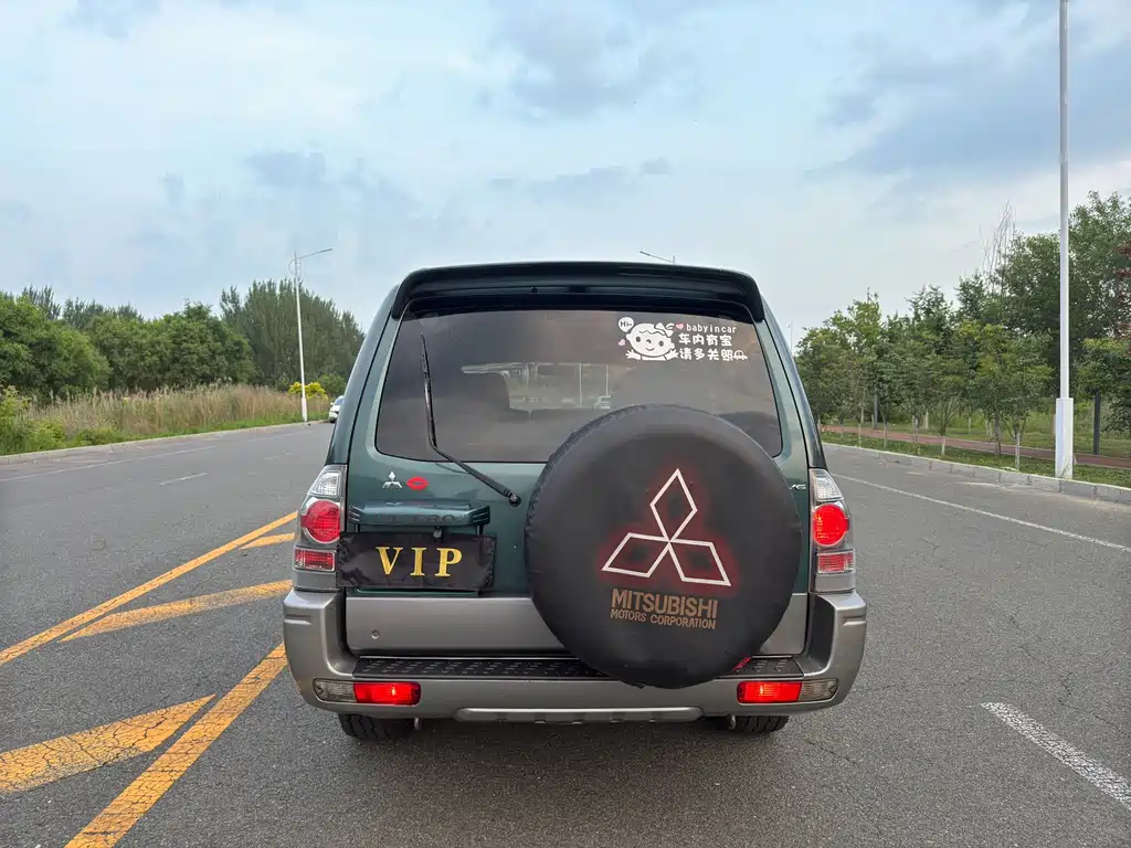 Mitsubishi Pajero — миниатюра 6