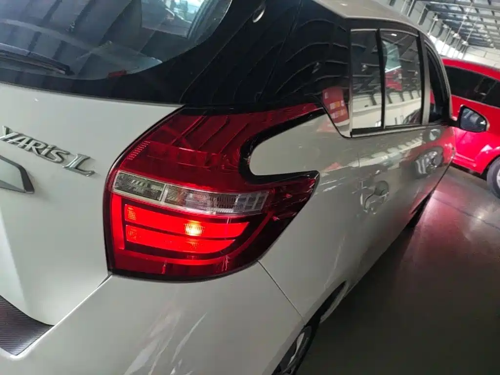 Toyota Yaris L — миниатюра 8