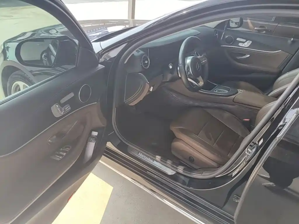 Mercedes-Benz E-Class — миниатюра 16