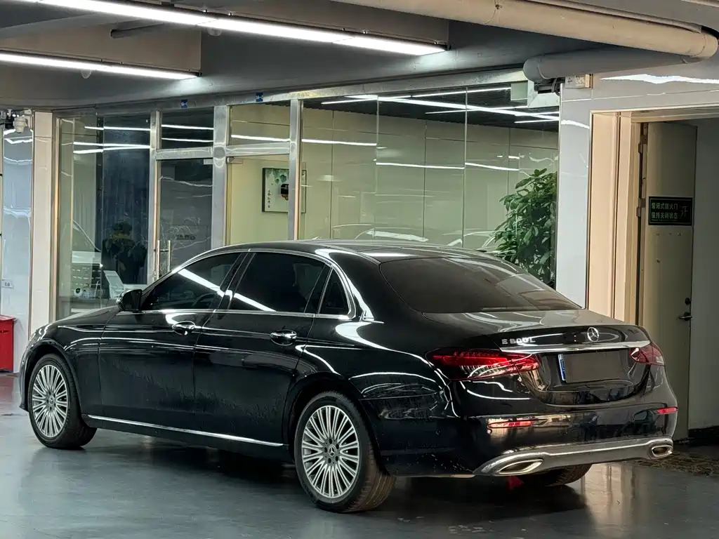 Mercedes-Benz E-Class — миниатюра 6