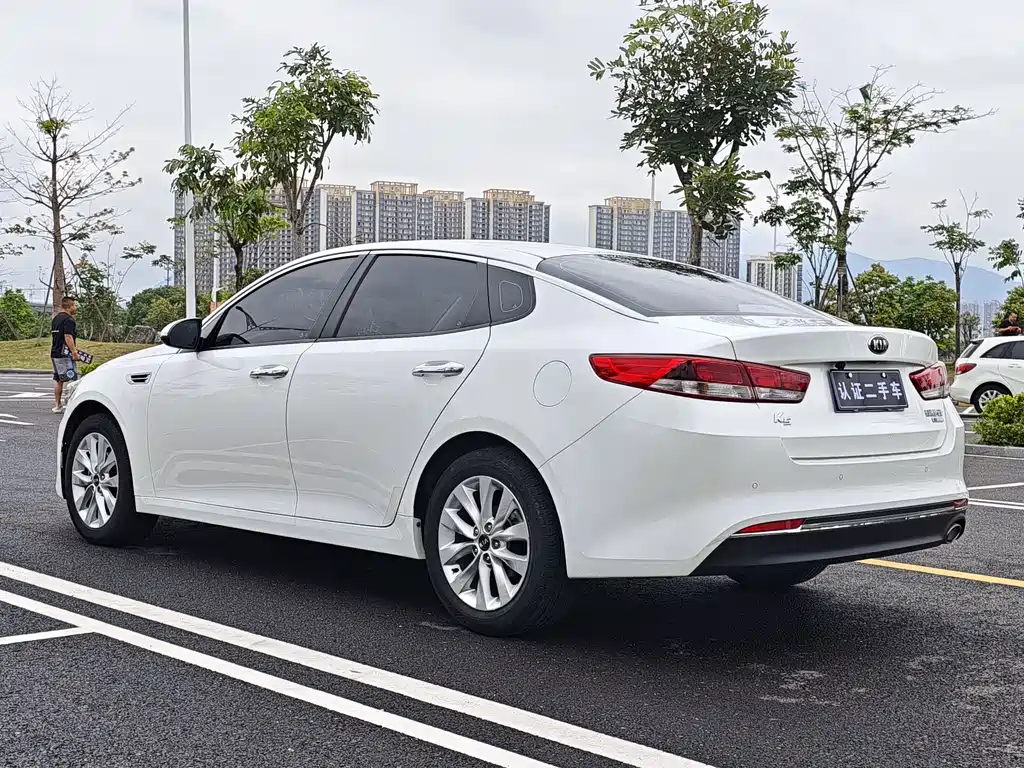Kia K5 2016 2.0L AT GLS