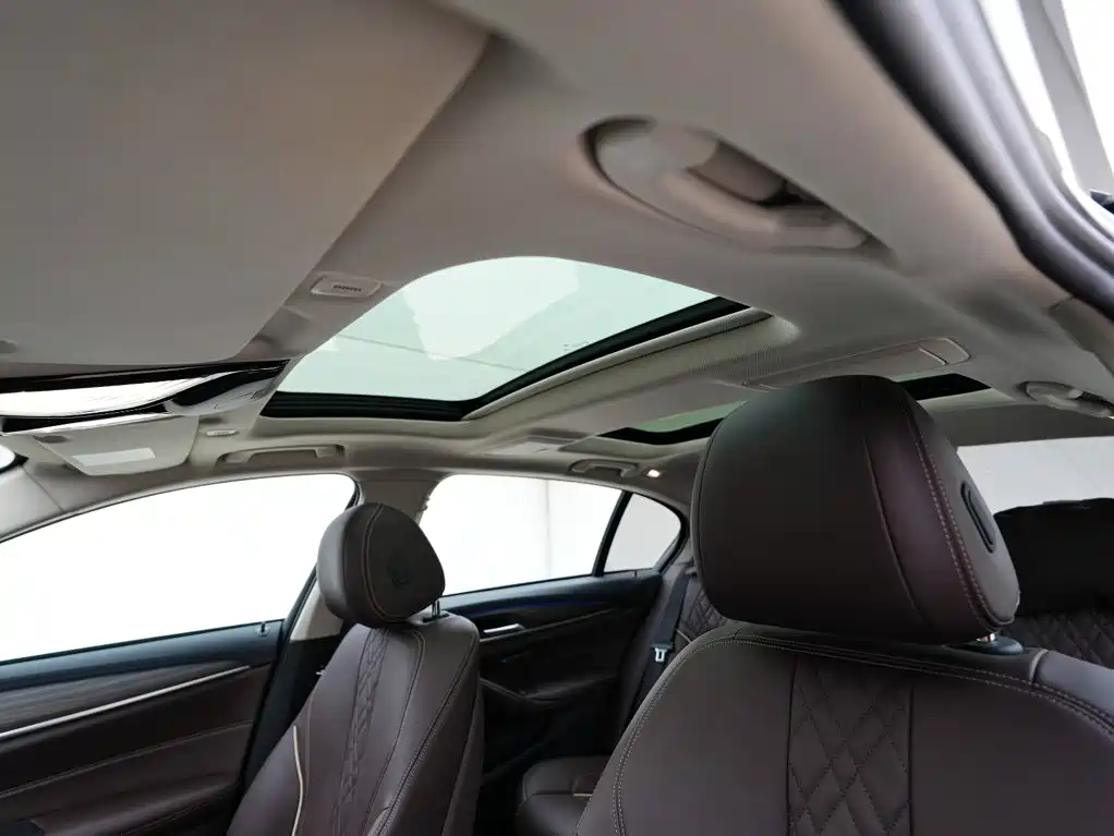 BMW 5 Series New Energy — миниатюра 18