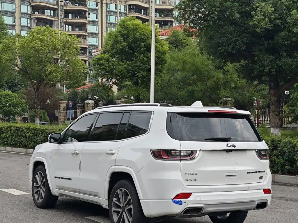 Jeep Grand Commander — миниатюра 6