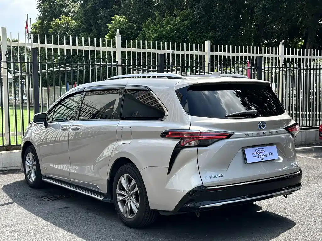 Toyota Sienna — миниатюра 4
