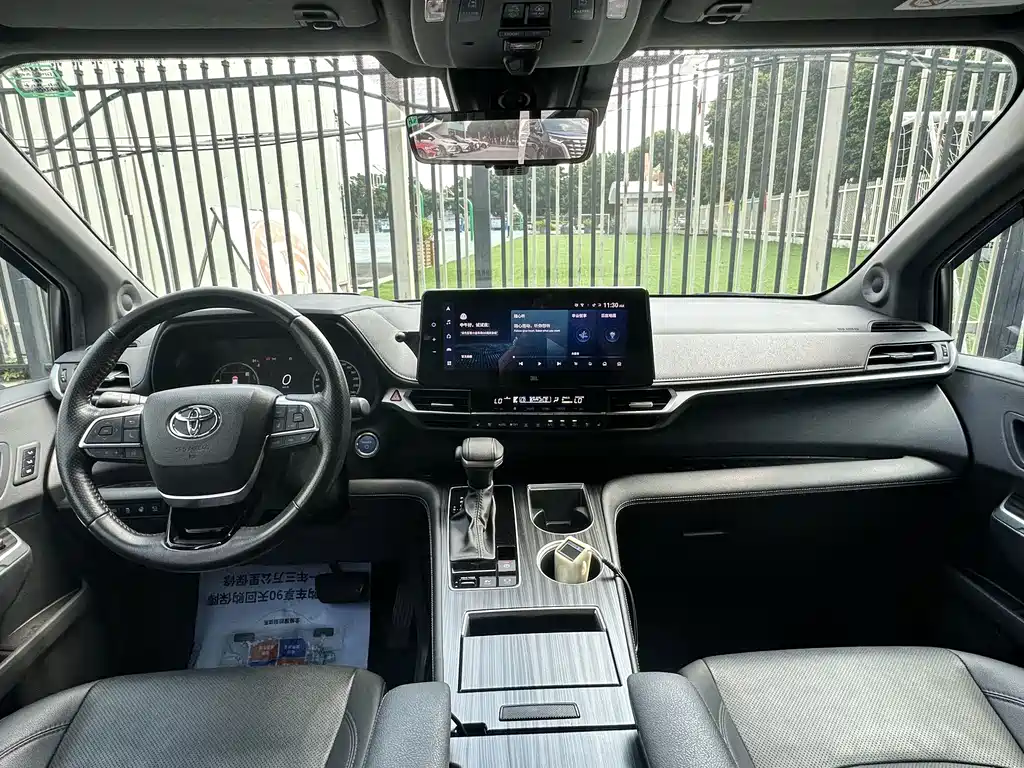 Toyota Sienna — миниатюра 12