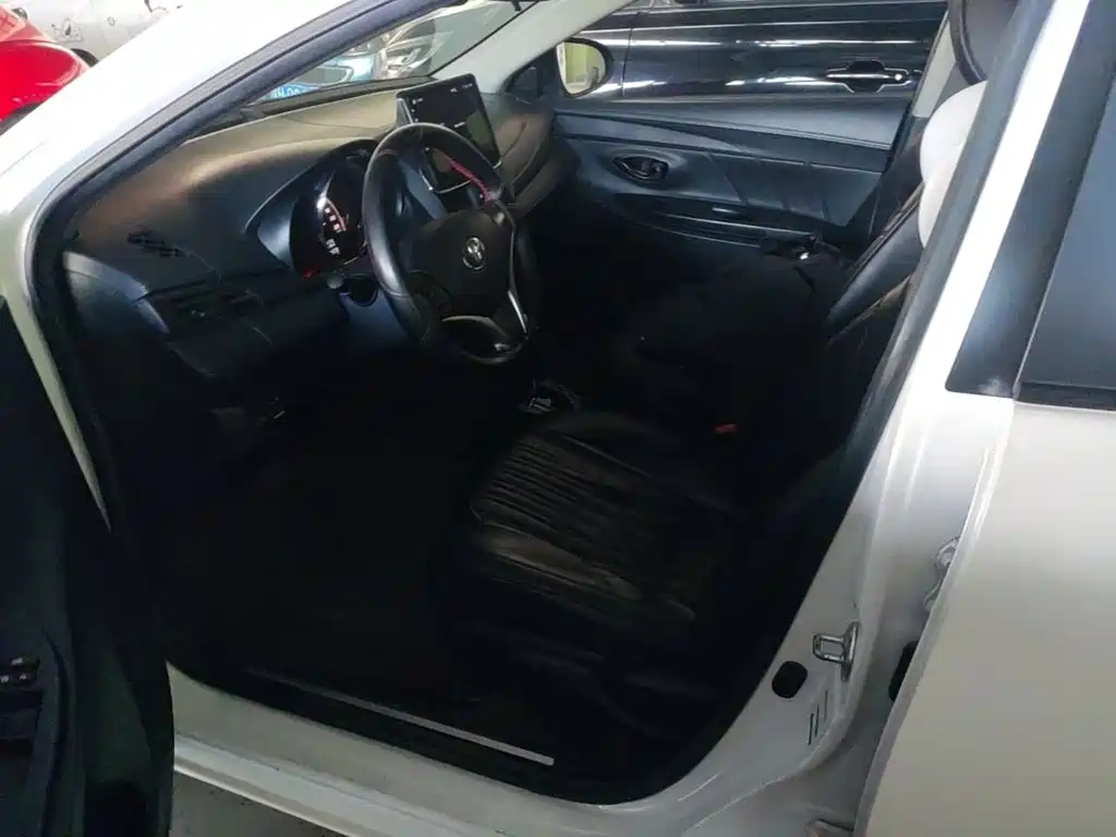 Toyota Yaris L — миниатюра 15