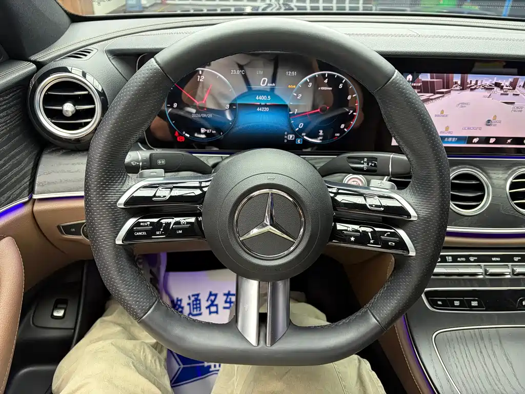 Mercedes-Benz E-Class — миниатюра 10