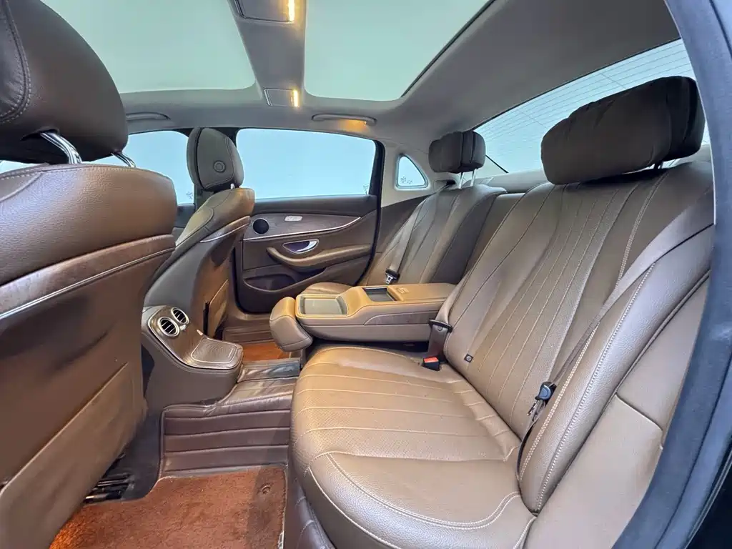 Mercedes-Benz E-Class — миниатюра 8