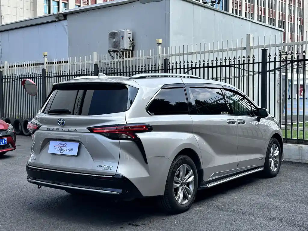 Toyota Sienna — миниатюра 6
