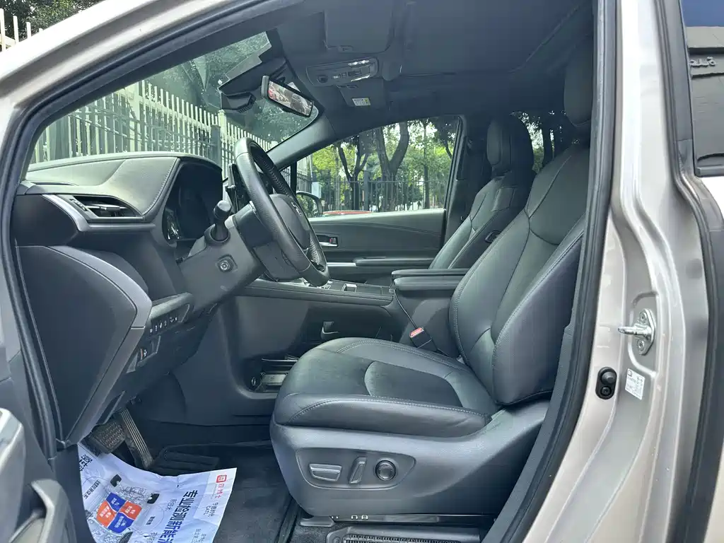 Toyota Sienna — миниатюра 10