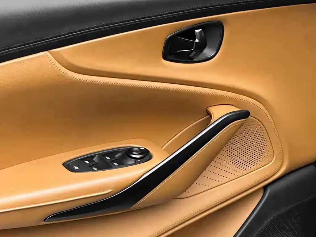 Aston Martin DBX — миниатюра 12