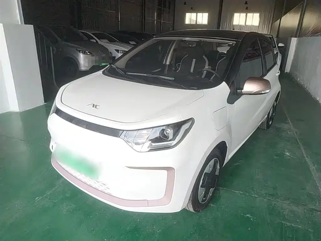 Yiwei Yiwei Huaxianzi 2024