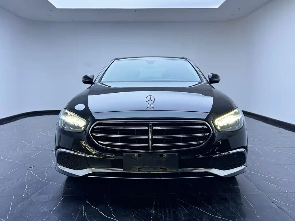 Mercedes-Benz E-Class — миниатюра 2