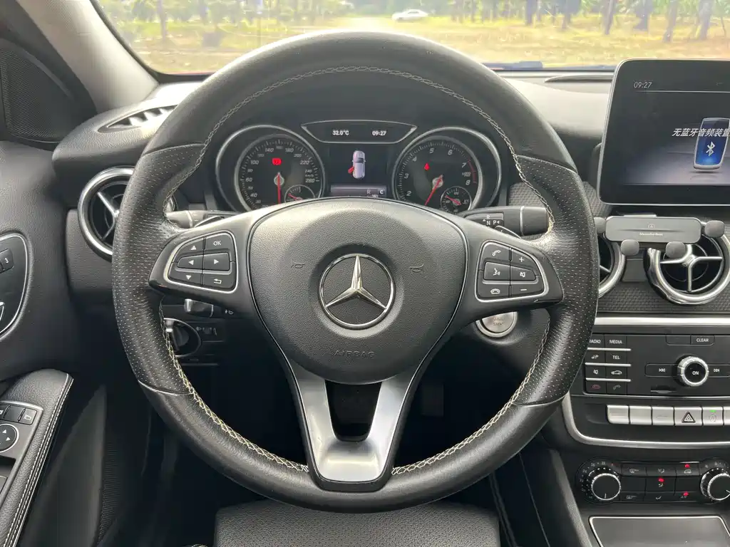 Mercedes-Benz GLA — миниатюра 12