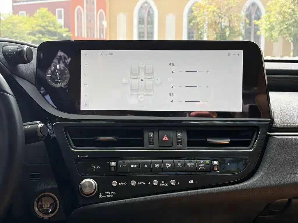 Lexus ES — миниатюра 16