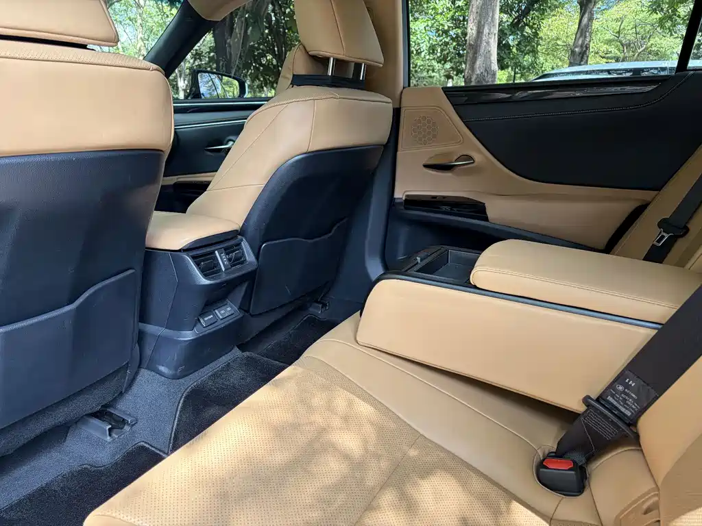 Lexus ES — миниатюра 9