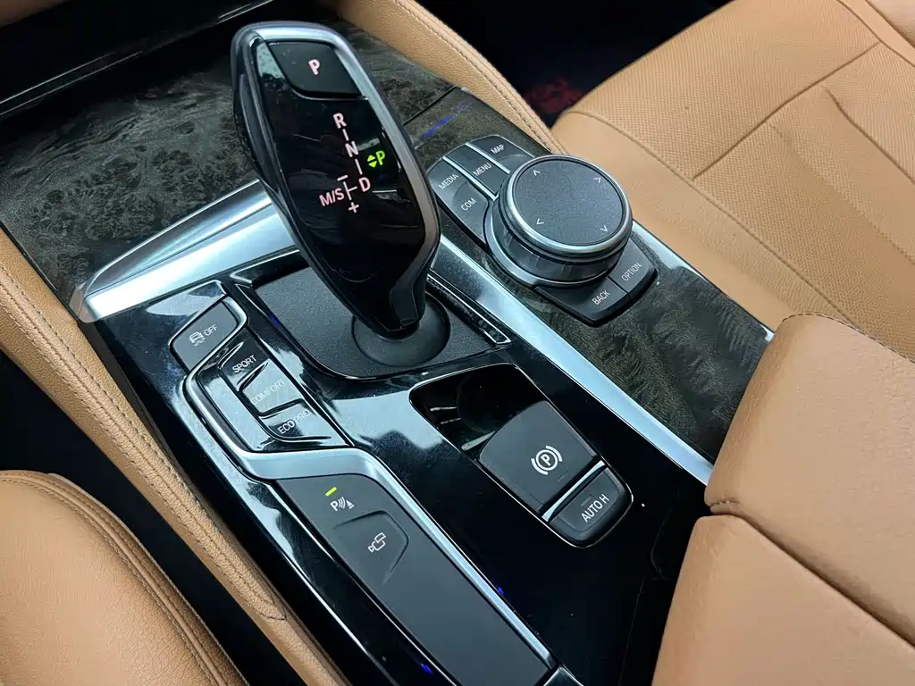 BMW 5 Series — миниатюра 15