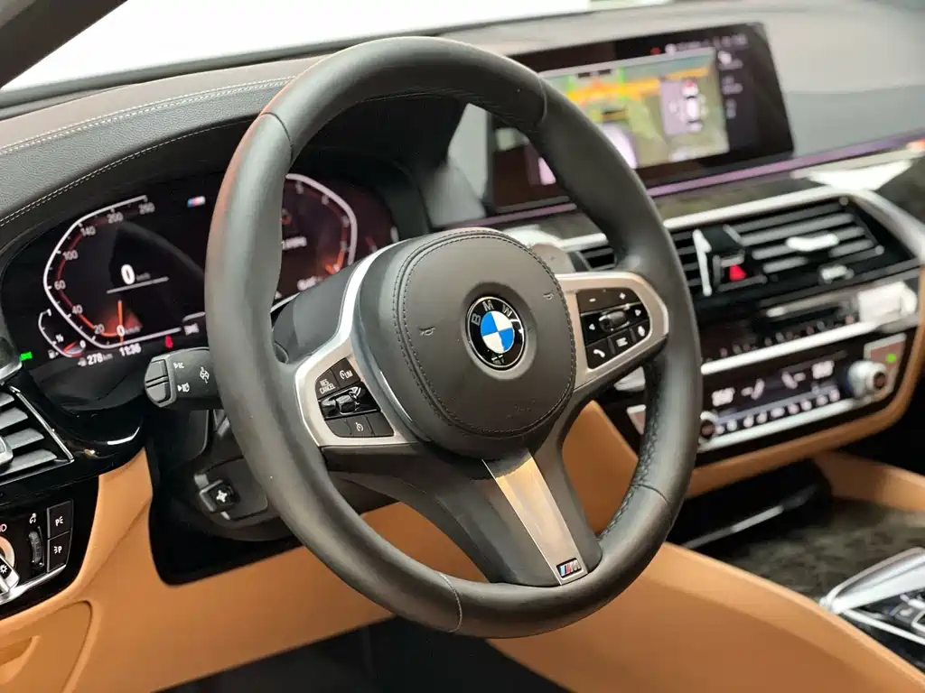 BMW 5 Series — миниатюра 7