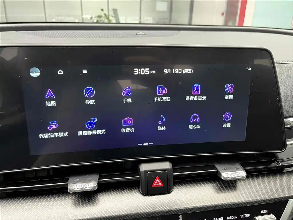 KIA LION PLATINUM EXPANDS THE WORLD