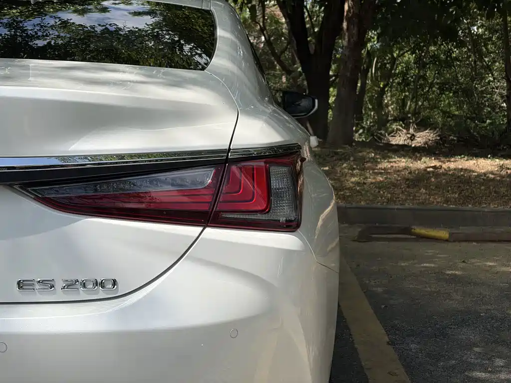 Lexus ES — миниатюра 12