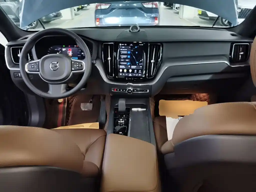 Volvo XC60 2022 — фото 9