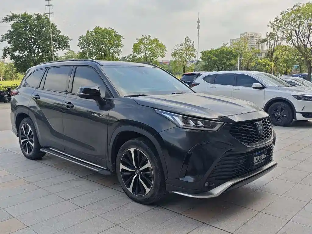 Toyota Crown Kluger — миниатюра 3