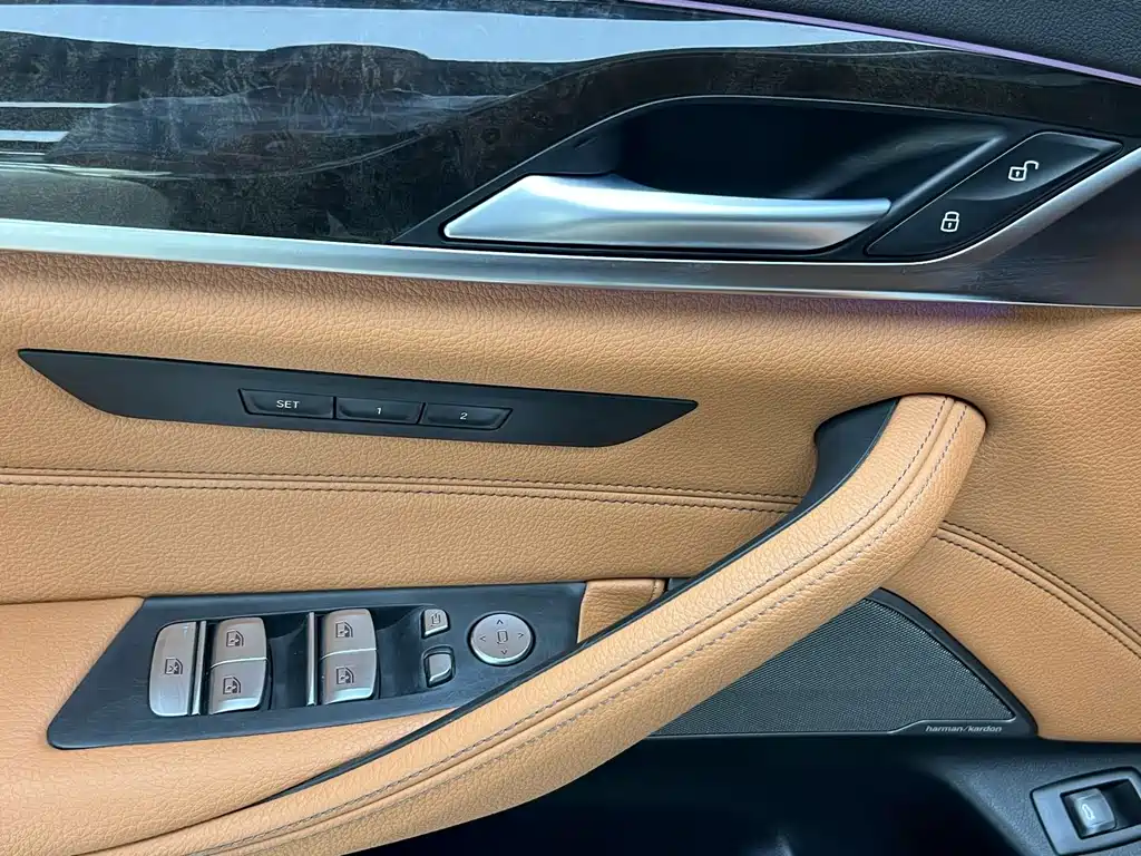 BMW 5 Series — миниатюра 20