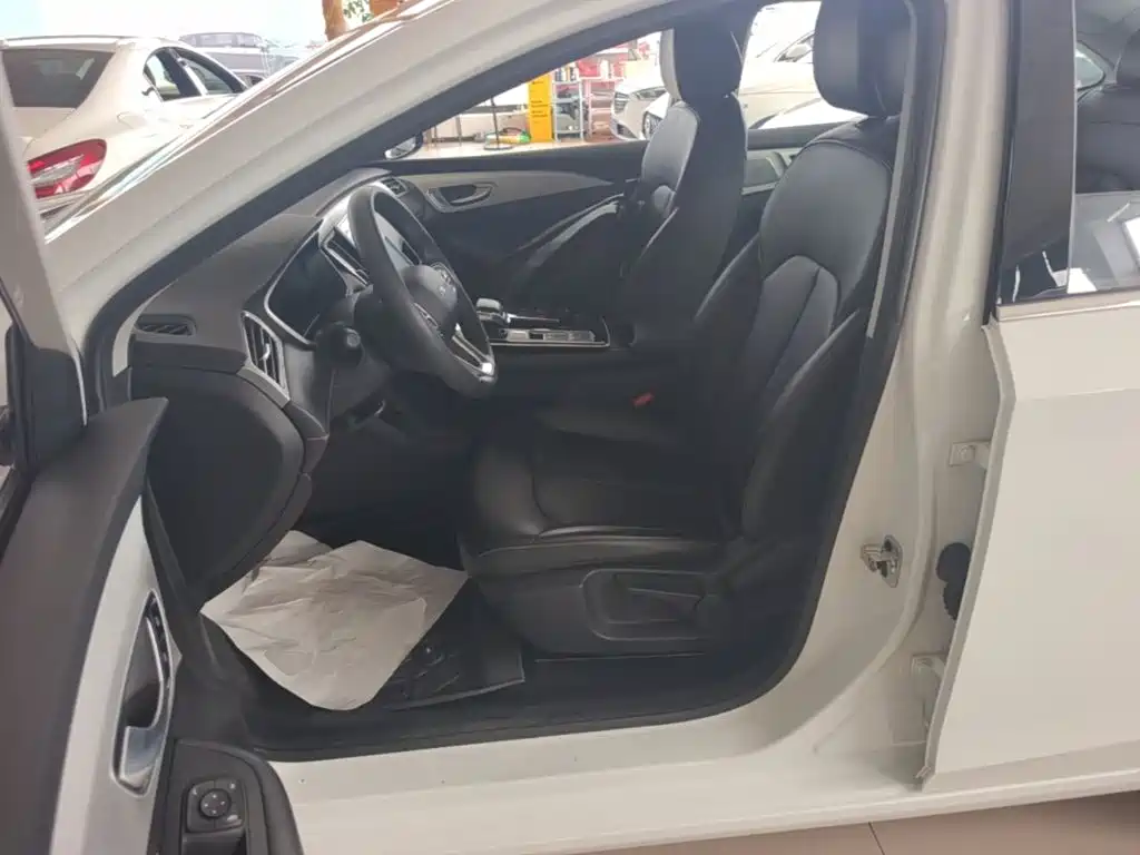 Roewe i6 MAX New Energy — миниатюра 15
