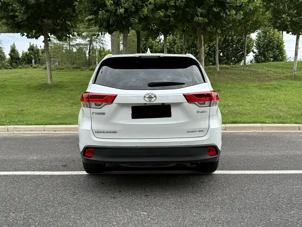 Toyota Highlander 2021 2.0T Luxury 7 мест